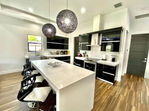 LUXURY BEACH VILLA Villa in Hollywood Beach