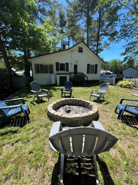 MAINE STAY LAKE HOUSE-LIMIT12 home House in Sebago Lake