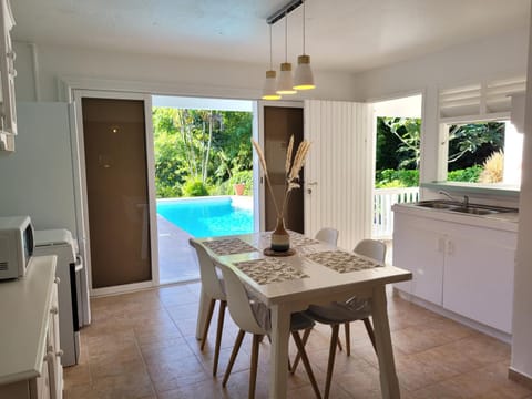 Bas de villa Milau Guadeloupe composé d'un F2 et studio Apartment in Petit-Bourg