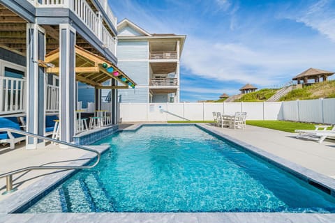 Pier View Oasis House in Nags Head