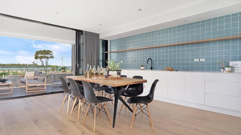 Luxe by the Lake House in Wollongong