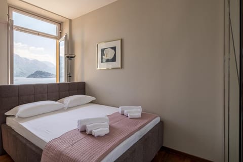 Bed, Natural landscape, Photo of the whole room, Bedroom, Mountain view, towels