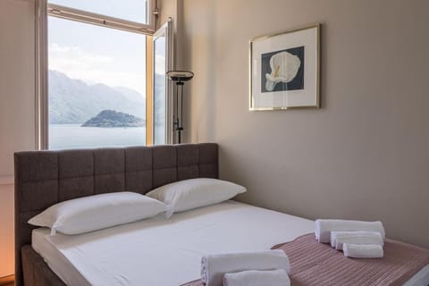 Bed, Natural landscape, Photo of the whole room, Bedroom, Mountain view, towels