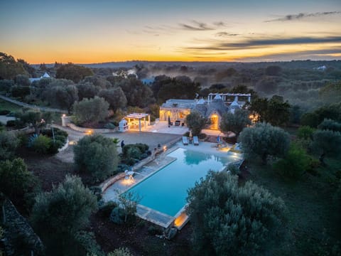 Property building, Bird's eye view, Swimming pool