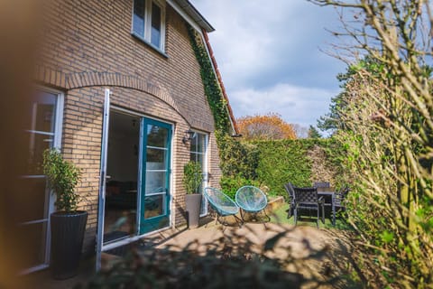 Luxe Veluws Vakantiehuis met JACUZZI Maison in Lunteren