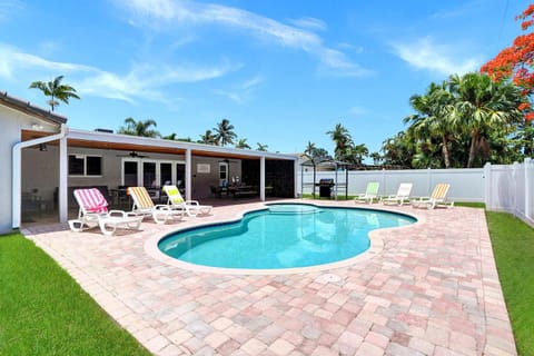 Property building, Patio, Pool view, Swimming pool, sunbed