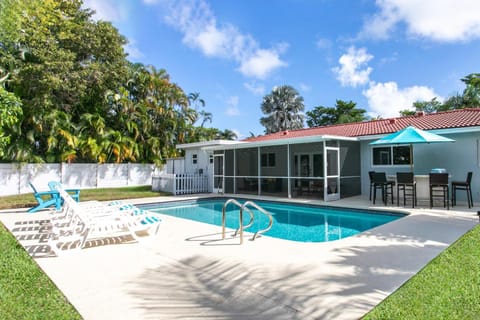 Property building, Patio, Pool view, Swimming pool, sunbed