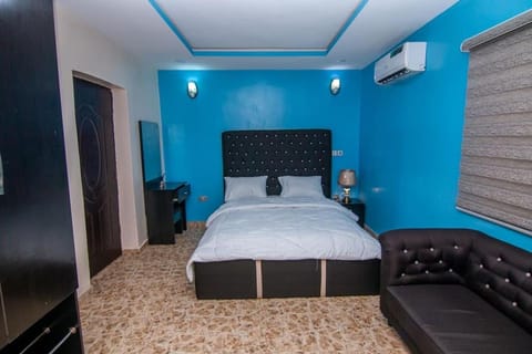 Spacious & Homely 3BR Serviced Flat in Ogudu, Lagos - with less than 20min drive to/fro the International Airport Condo in Lagos