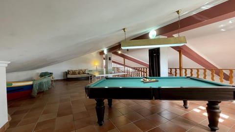 Billiard, Game Room