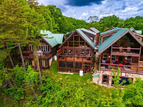 Classy Bear Cabin Chalet in Gatlinburg