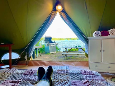 Island Tent Overlook in Maine Luxury tent in Monmouth