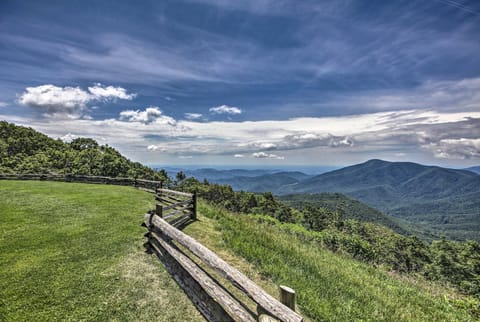 Wintergreen Resort Retreat - Walk to Slopes! House in Massies Mill