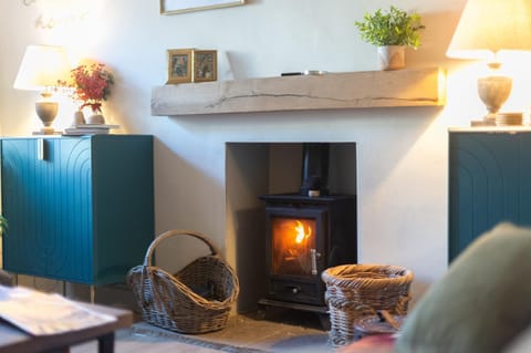 Little Apple- Free Parking, Hot tub, Fire, Town Centre House in Moot Hall