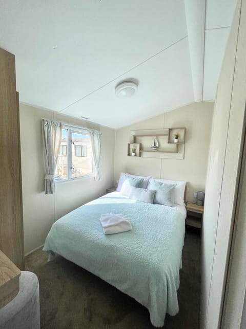 Trecco bay caravan hire 4 bedrooms sleeps 10 Condo in Porthcawl