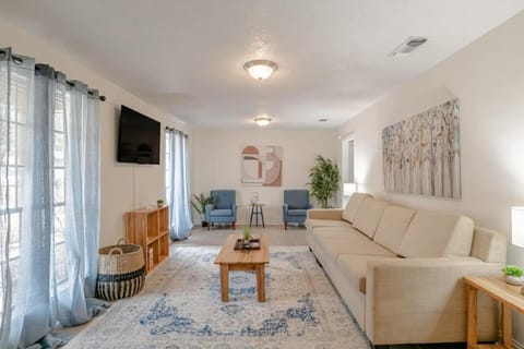 Parkhill Place- Mins from University of South AL House in Mobile