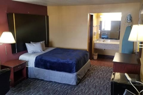 OSU 5 Beds & 3 Baths Sleeps 11 Hotel Room Suite 102 Booking Condo in Stillwater