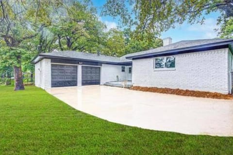 Spacious/Cozy home in Fort Worth House in Arlington