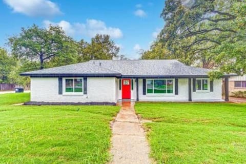 Spacious/Cozy home in Fort Worth House in Arlington