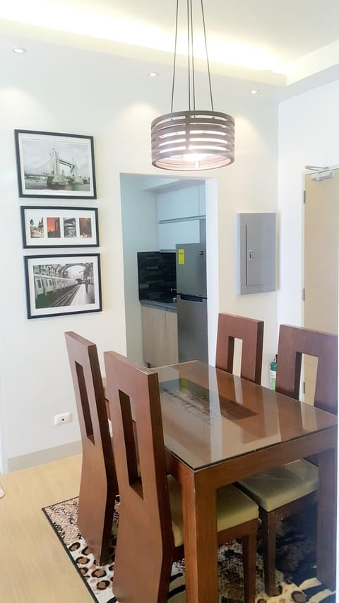The Levels 2BR Condo Fully Interior Cosmo Living Copropriété in Muntinlupa