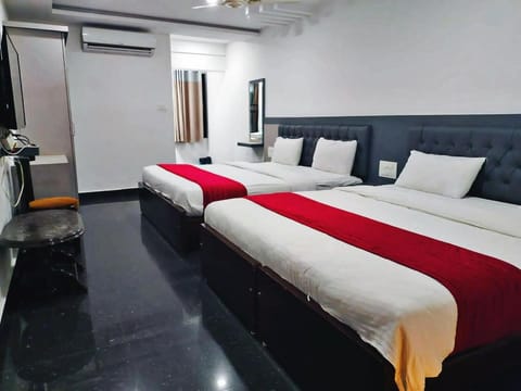 STAYMAKER Hotel Hill View Hotel in Madikeri