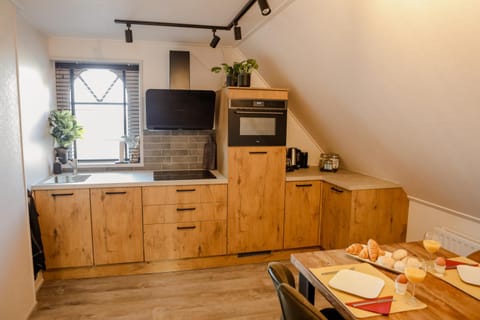 Kitchen or kitchenette, minibar, pet friendly, stove