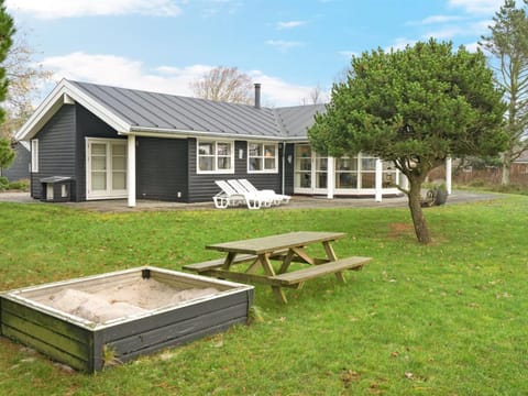 Holiday Home Elga - 1-8km from the sea in Western Jutland by Interhome House in Vejers