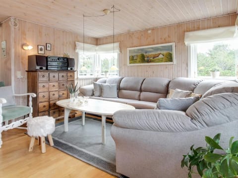 Holiday Home Annakarin - 500m from the sea in Western Jutland by Interhome House in Vejers