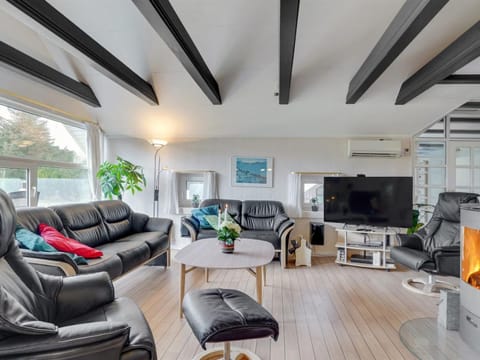 Holiday Home Swening - 2-1km from the sea in Western Jutland by Interhome House in Blåvand