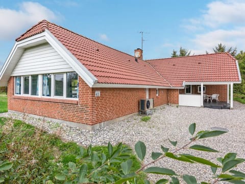 Holiday Home Sylvi - 1-7km from the sea in Western Jutland by Interhome House in Ringkobing