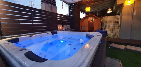 Hot Tub, Hot Tub, Sauna, Spa and wellness centre/facilities