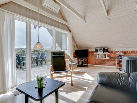 Holiday Home Felina - from the sea in Western Jutland by Interhome House in Ringkobing