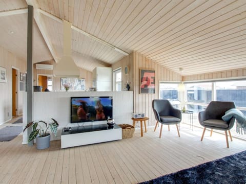 Holiday Home Hjalma - from the sea in Western Jutland by Interhome House in Hvide Sande