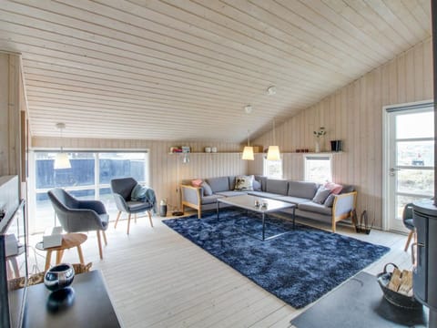 Holiday Home Hjalma - from the sea in Western Jutland by Interhome House in Hvide Sande