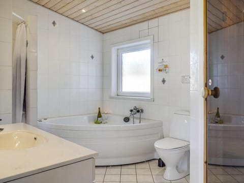 Holiday Home Eugenie - 450m from the sea in Western Jutland by Interhome House in Hvide Sande