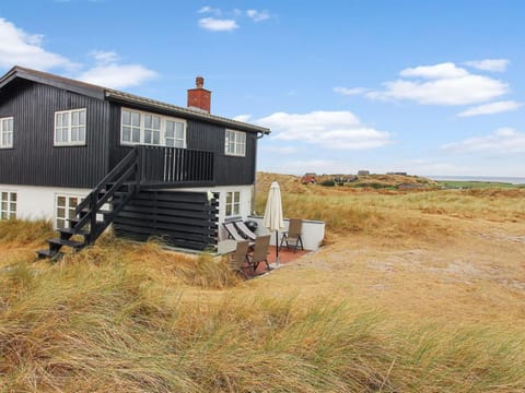 Holiday Home Swanja - from the sea in Western Jutland by Interhome House in Hvide Sande