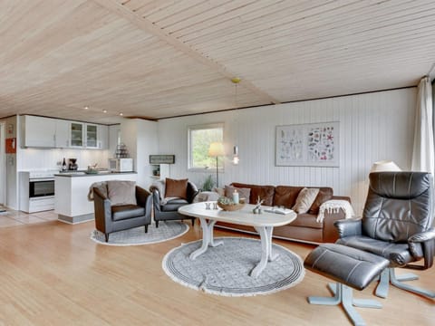 Holiday Home Hélène - 400m from the sea in Western Jutland by Interhome House in Hvide Sande