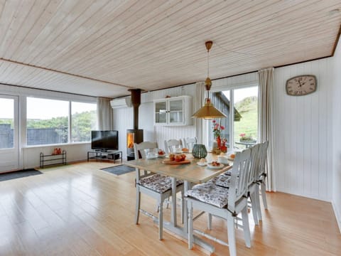 Holiday Home Hélène - 400m from the sea in Western Jutland by Interhome House in Hvide Sande