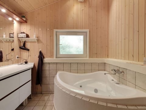 Holiday Home Aniki - 1-4km from the sea in NW Jutland by Interhome House in Løkken