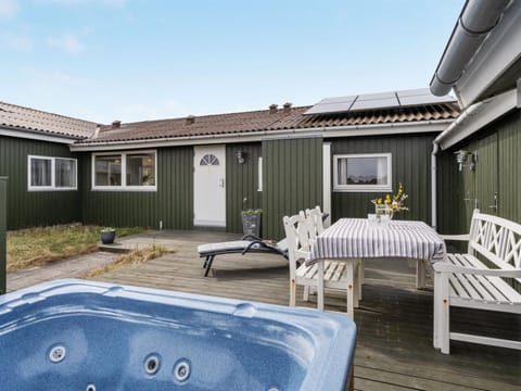 Holiday Home Elco - 450m from the sea in NW Jutland by Interhome House in Løkken