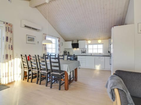 Holiday Home Anya - 650m from the sea in NW Jutland by Interhome House in Løkken