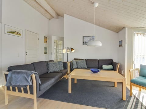 Holiday Home Anya - 650m from the sea in NW Jutland by Interhome House in Løkken