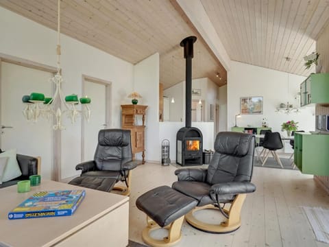 Holiday Home Felizia - 2-5km from the sea in NW Jutland by Interhome Haus in Blokhus