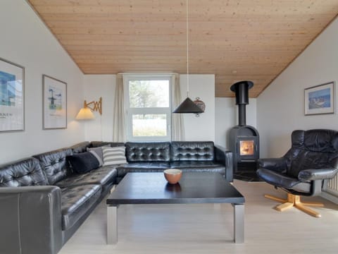 Holiday Home Marlie - 600m from the sea in NW Jutland by Interhome House in Løkken