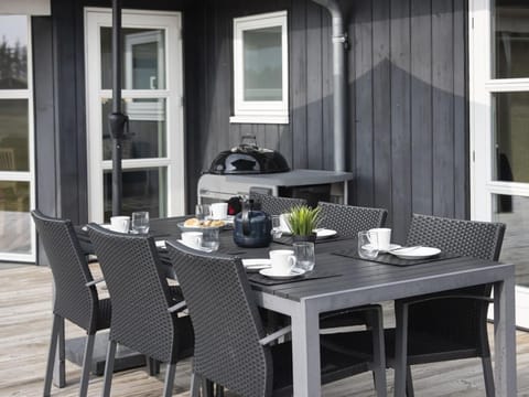 Holiday Home Tessie - 1-2km from the sea in NW Jutland by Interhome House in Løkken