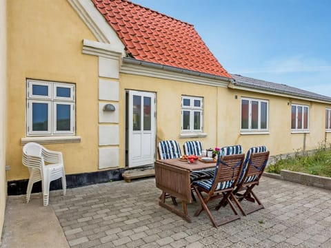 Holiday Home Atena - 50m from the sea in NW Jutland by Interhome Maison in Lønstrup