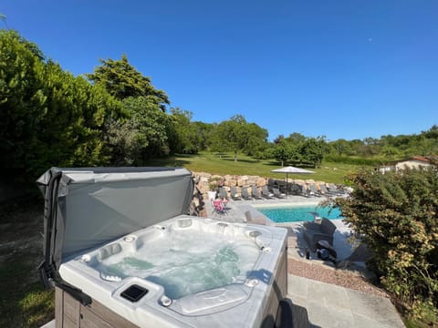 Day, Natural landscape, Hot Tub, Pool view, Swimming pool