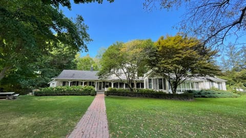 Elite Berrywood Farm House in Chikaming Township