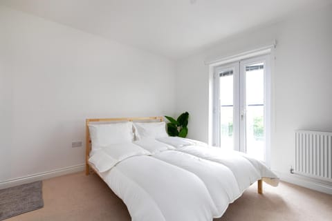 `isimi Ashford Kent [ Modern New Built 4 Bedroom House ] Apartment in Ashford