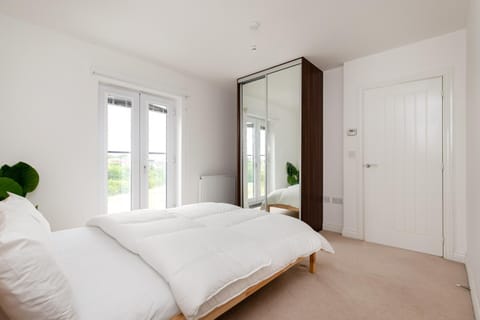 `isimi Ashford Kent [ Modern New Built 4 Bedroom House ] Apartment in Ashford