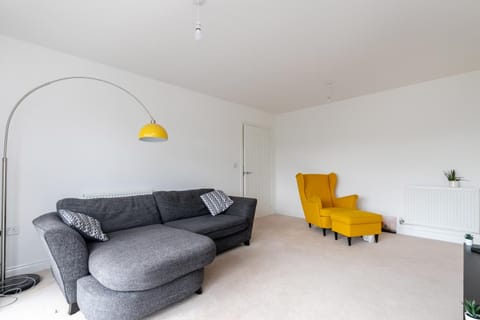 `isimi Ashford Kent [ Modern New Built 4 Bedroom House ] Apartment in Ashford